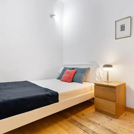 Stylish 2-bedroom In El Born Διαμέρισμα *