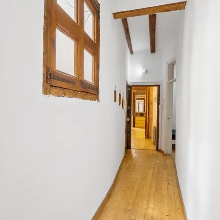 Stylish 2-bedroom In El Born Lejlighed